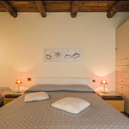 Le 8 Campane 2 * Salerno